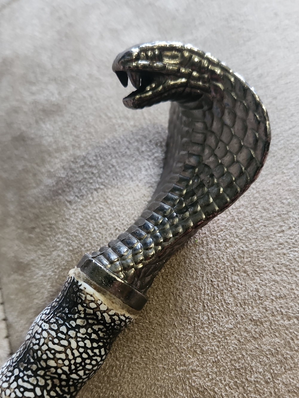 Metal Cobra Knife  Handle